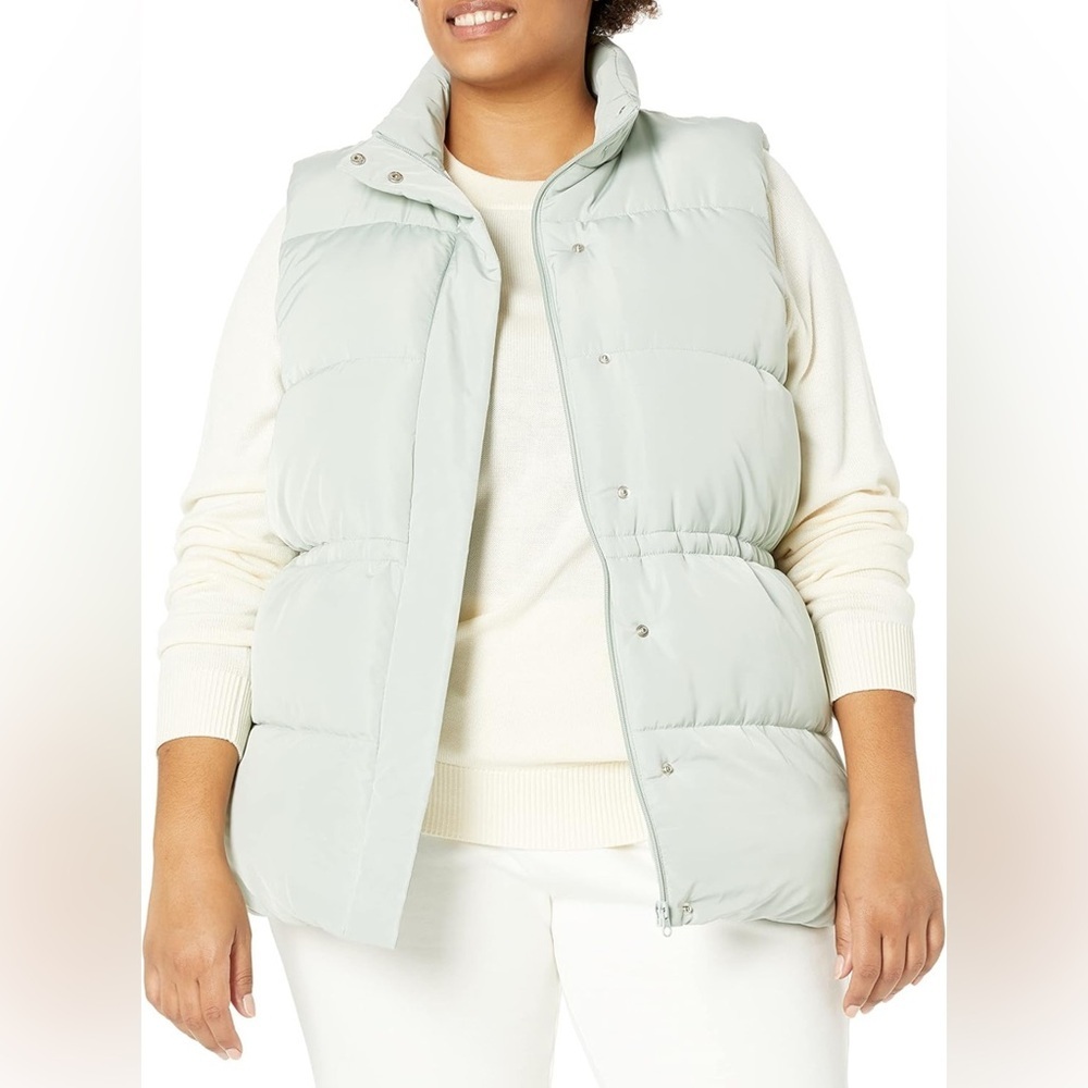 NWT- Women's Relaxed-Fit Water Repellent Recycled Polyester Puffer Vest  SIZE: S